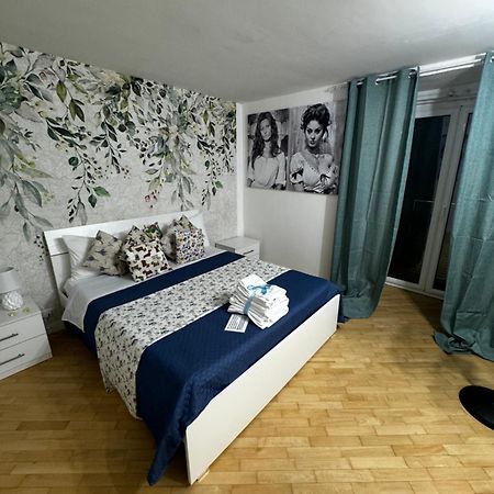 Plebiscito Charme Rooms เนเปิลส์ ภายนอก รูปภาพ