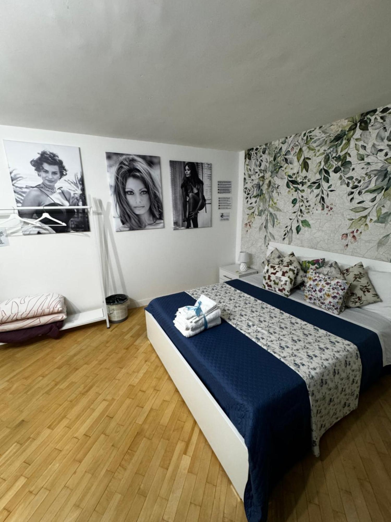 Plebiscito Charme Rooms เนเปิลส์ ภายนอก รูปภาพ